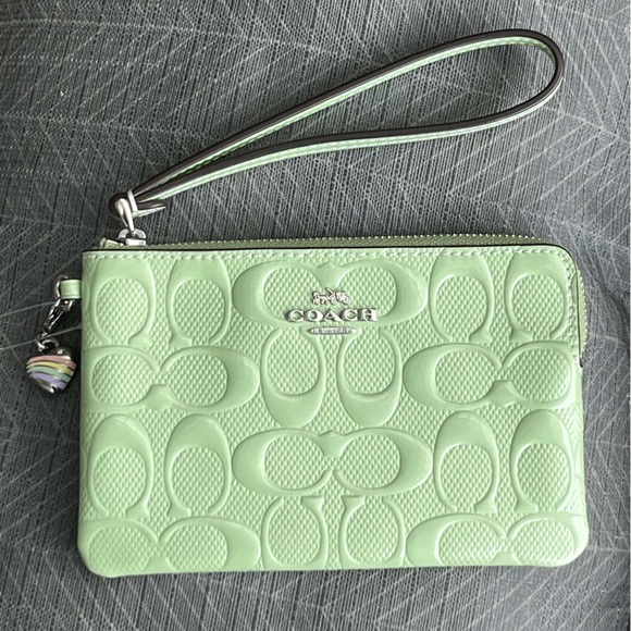 Coach Handbags - NWT Coach Green Patten Leather Signature Corner Zip Wristlet w/Heart Bag Charm